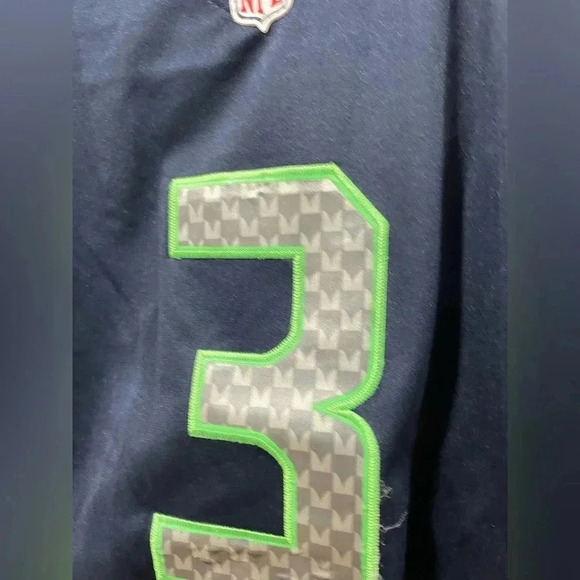 Seattle Seahawks Russel Wilson NFL Jersey - Youth XXL - Picture 4 of 8